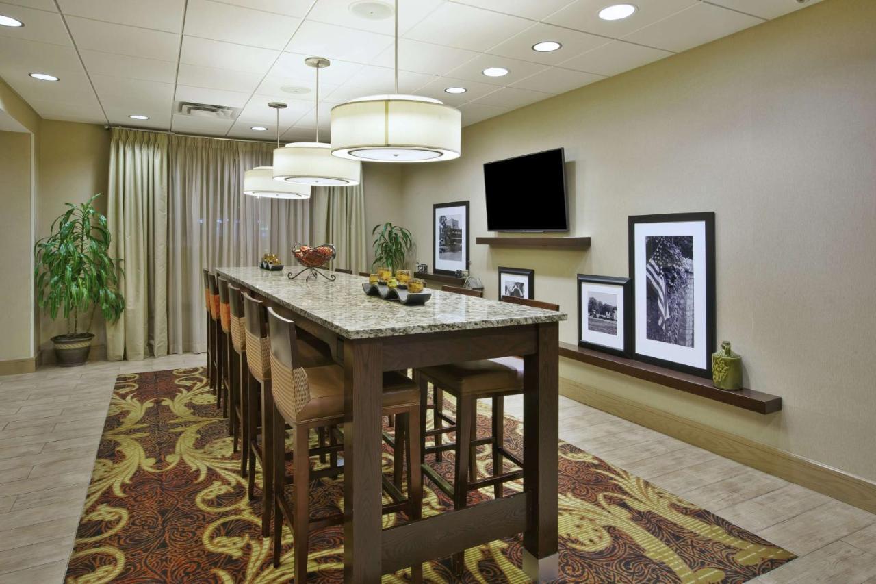 Hampton Inn Brockport Bagian luar foto